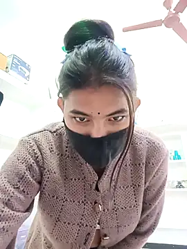 Snapshot of Hot_radhaji chatting on 12/17/25, 04:35 Hot radhaji online show from 12/17/25, 04:35