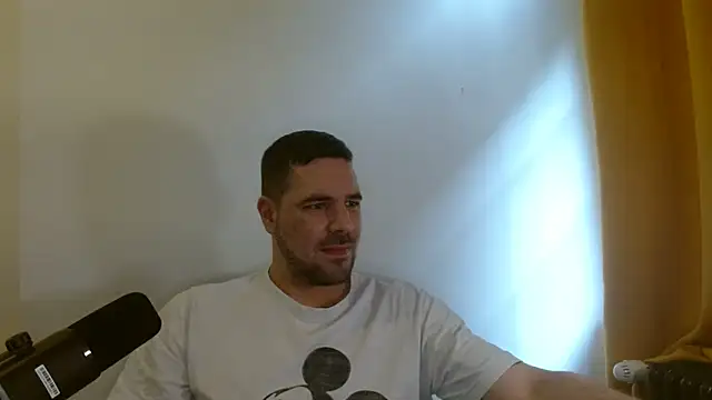 Snapshot of chibrax918 chatting on 12/18/25, 11:05 chibrax918 online show from 12/18/25, 11:05