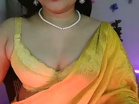 Snapshot of Royal_zara chatting on 11/11/25, 05:02 Royal zara online show from 11/11/25, 05:02