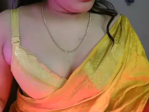 Snapshot of Royal_zara chatting on 11/29/25, 04:32 Royal zara online show from 11/29/25, 04:32