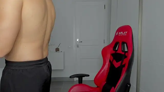 Snapshot of find0m_master chatting on 10/07/25, 11:46 find0m master online show from 10/07/25, 11:46