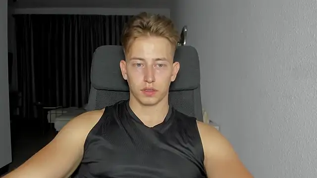 Snapshot of find0m_master chatting on 10/13/25, 10:43 find0m master online show from 10/13/25, 10:43