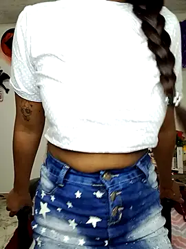 vannesitha25 online show from 11/15/25, 02:35