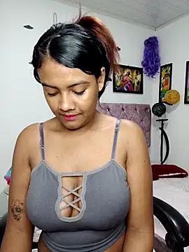 vannesitha25 online show from 12/03/25, 02:37