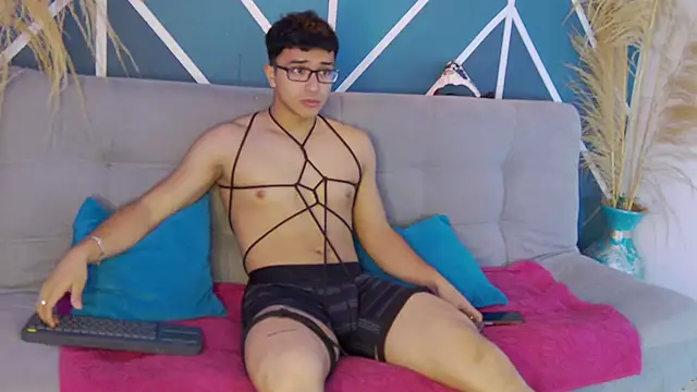 Snapshot of Stefano_Calle chatting on 10/31/25, 12:06 Stefano Calle online show from 10/31/25, 12:06