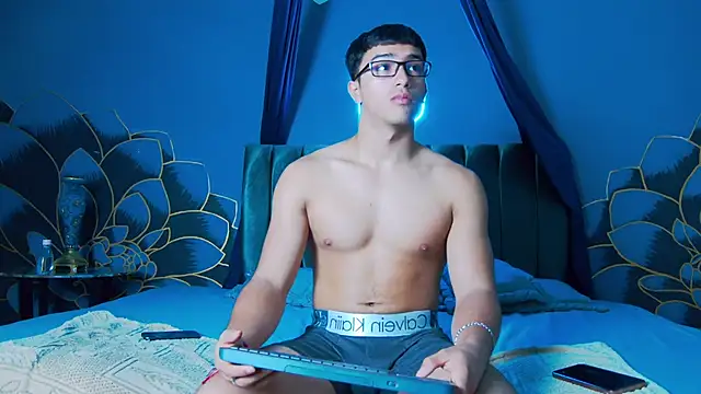 Snapshot of Stefano_Calle chatting on 11/08/25, 12:27 Stefano Calle online show from 11/08/25, 12:27