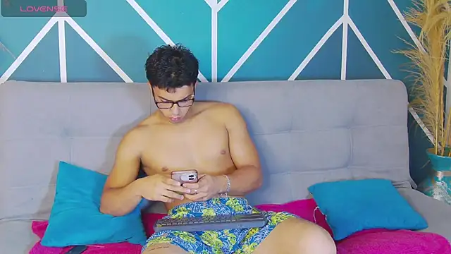 Snapshot of Stefano_Calle chatting on 11/21/25, 12:15 Stefano Calle online show from 11/21/25, 12:15