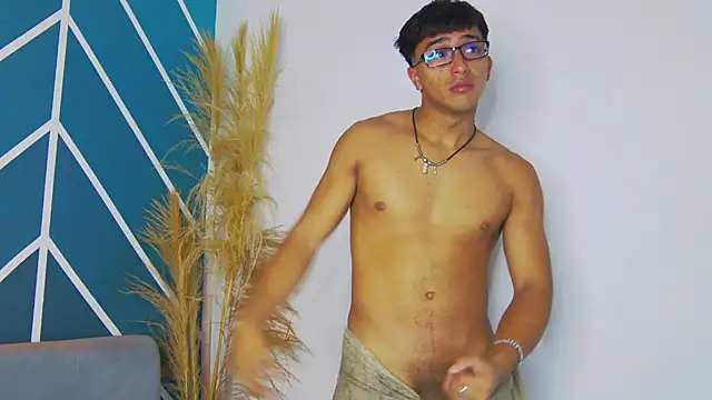 Snapshot of Stefano_Calle chatting on 12/04/25, 12:47 Stefano Calle online show from 12/04/25, 12:47