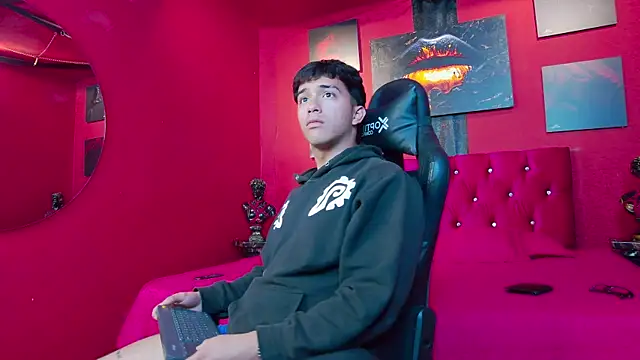 Snapshot of Stefano_Calle chatting on 12/17/25, 07:31 Stefano Calle online show from 12/17/25, 07:31