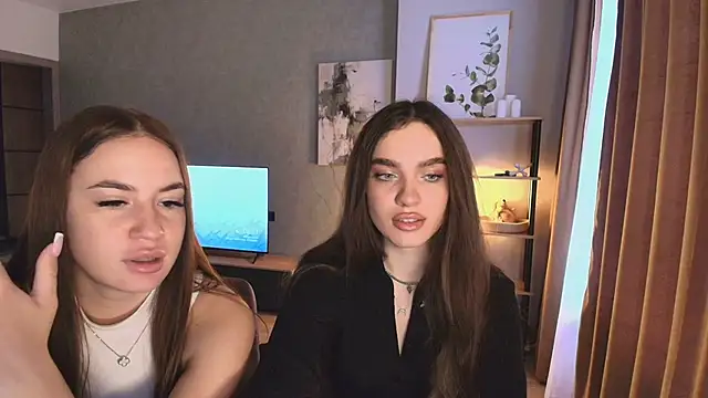 MayaGlow online show from 11/30/25, 05:22