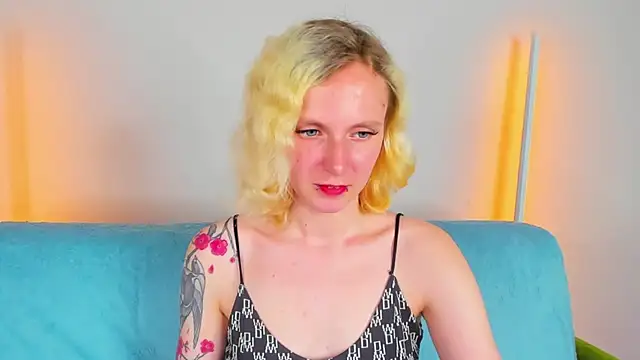 LikiLips online show from 06/15/26, 02:03