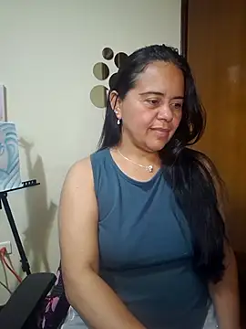 Snapshot of Miss__kendra_ chatting on 10/21/25, 12:33 Miss  kendra  online show from 10/21/25, 12:33
