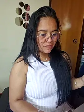 Snapshot of Miss__kendra_ chatting on 10/22/25, 02:17 Miss  kendra  online show from 10/22/25, 02:17