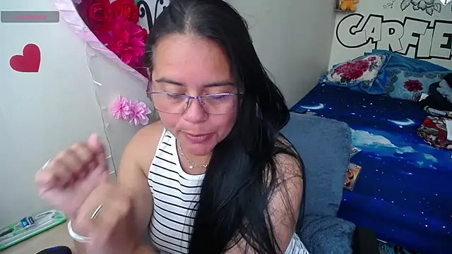 Snapshot of Miss__kendra_ chatting on 04/26/26, 04:15 Miss kendra online show from 04/26/26, 04:15