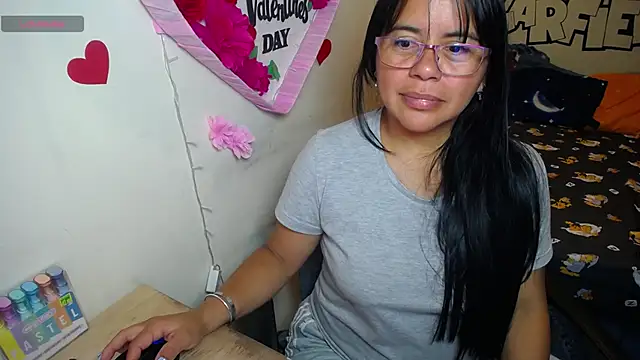 Snapshot of Miss__kendra_ chatting on 05/13/26, 11:51 Miss kendra online show from 05/13/26, 11:51