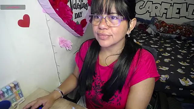 Snapshot of Miss__kendra_ chatting on 05/15/26, 11:28 Miss kendra online show from 05/15/26, 11:28