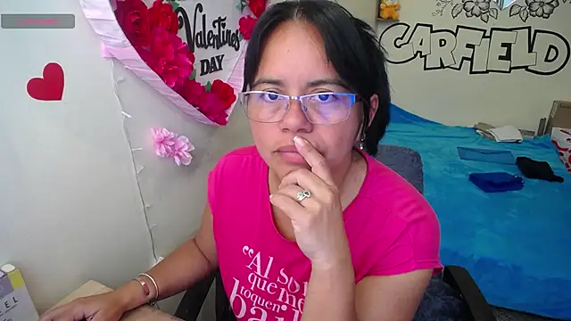 Snapshot of Miss__kendra_ chatting on 05/18/26, 01:17 Miss kendra online show from 05/18/26, 01:17