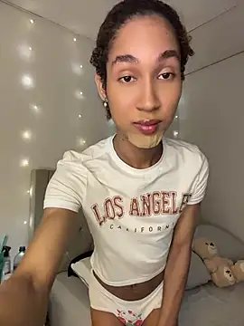 Chloe Celeste online show from 08/04/26, 01:53