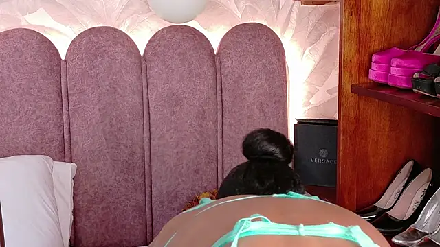 Snapshot of Bella-Torres chatting on 11/28/25, 05:10 Bella-Torres online show from 11/28/25, 05:10