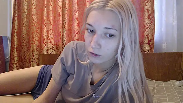 Snapshot of maybe_doll chatting on 11/15/25, 10:34 maybe doll online show from 11/15/25, 10:34