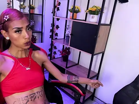 Snapshot of KarlaSlutSkinny__ chatting on 12/03/25, 03:25 KarlaSlutSkinny online show from 12/03/25, 03:25