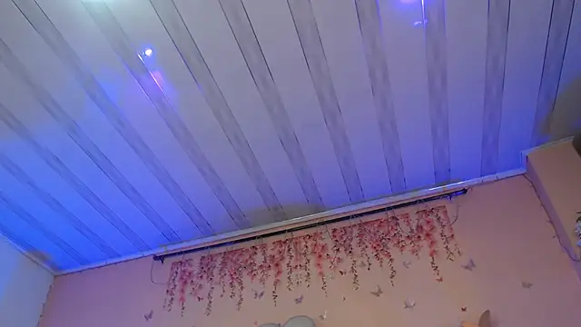 Snapshot of SweetRenata_ chatting on 11/25/25, 11:21 SweetRenata online show from 11/25/25, 11:21