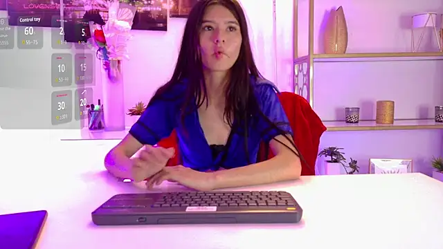 SweetRenata  online show from 05/11/26, 01:06
