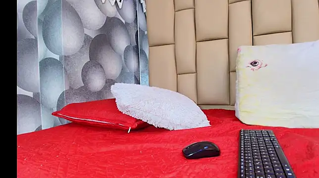 hannah teehn online show from 11/07/25, 08:53