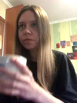 Snapshot of LunaVirelle chatting on 11/07/25, 12:27 LunaVirelle online show from 11/07/25, 12:27