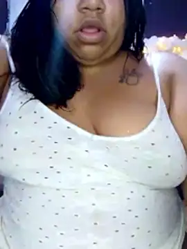 Snapshot of AprilBelmore chatting on 11/04/25, 03:38 AprilBelmore online show from 11/04/25, 03:38