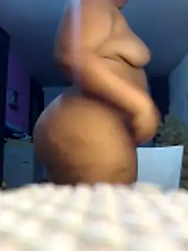 Snapshot of AprilBelmore chatting on 11/28/25, 05:32 AprilBelmore online show from 11/28/25, 05:32