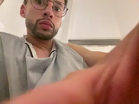 Snapshot of Maryanit chatting on 10/14/25, 07:58 Maryanit online show from 10/14/25, 07:58