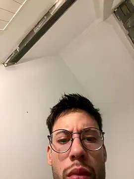 Snapshot of Maryanit chatting on 11/14/25, 12:31 Maryanit online show from 11/14/25, 12:31