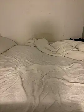 Snapshot of Maryanit chatting on 11/16/25, 01:11 Maryanit online show from 11/16/25, 01:11