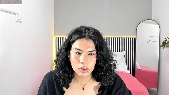 Snapshot of Little_Alli chatting on 10/21/25, 07:47 Little Alli online show from 10/21/25, 07:47