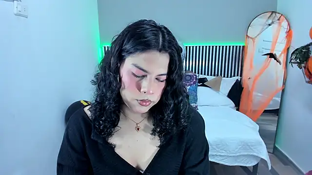 Snapshot of Little_Alli chatting on 10/30/25, 09:15 Little Alli online show from 10/30/25, 09:15