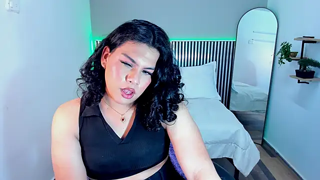 Snapshot of Little_Alli chatting on 11/23/25, 12:43 Little Alli online show from 11/23/25, 12:43