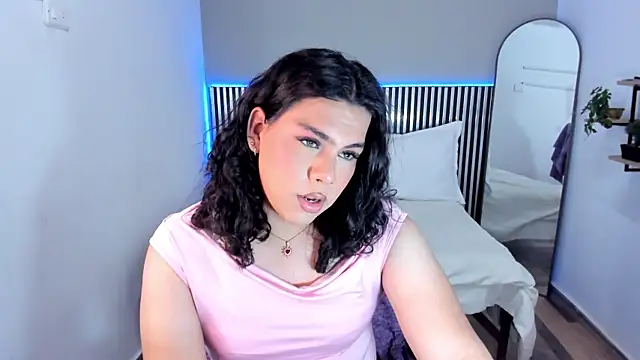 Snapshot of Little_Alli chatting on 11/23/25, 07:02 Little Alli online show from 11/23/25, 07:02