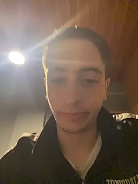 Snapshot of Asimako chatting on 12/15/25, 06:56 Asimako online show from 12/15/25, 06:56