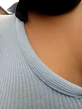 Snapshot of Scarlet_Aura chatting on 11/21/25, 08:51 Scarlet Aura online show from 11/21/25, 08:51