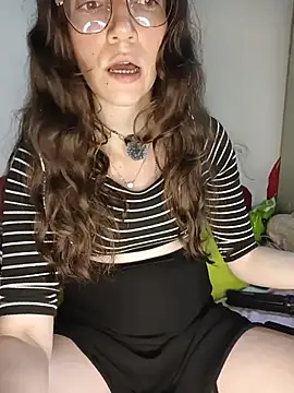 Lucy colee online show from 12/17/25, 02:28