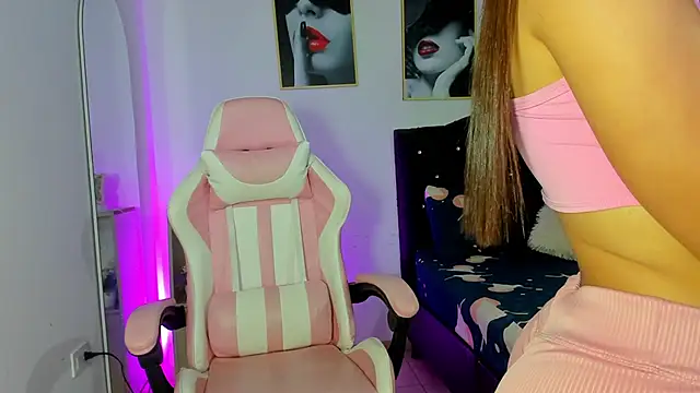 Snapshot of Ellenstefany__ chatting on 11/21/25, 12:32 Ellenstefany online show from 11/21/25, 12:32