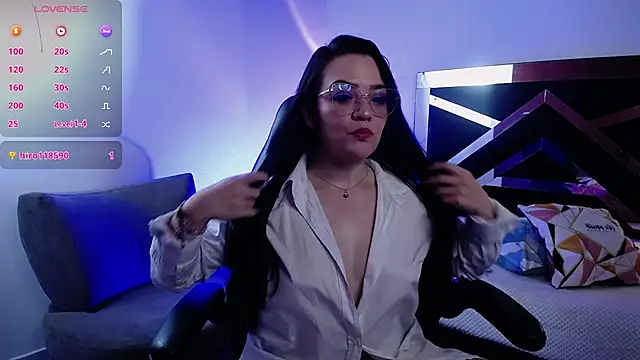 Snapshot of LeeluFox chatting on 10/25/25, 02:41 LeeluFox online show from 10/25/25, 02:41