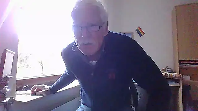 Snapshot of super-snoopy chatting on 11/02/25, 09:00 super-snoopy online show from 11/02/25, 09:00