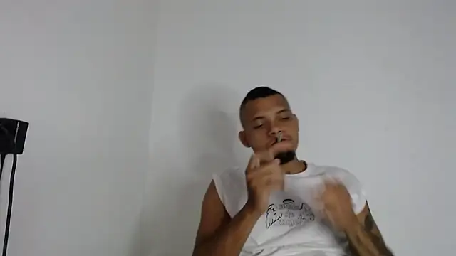 Snapshot of drako_monster chatting on 11/11/25, 10:21 drako monster online show from 11/11/25, 10:21