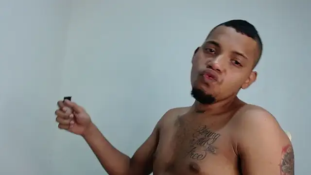 Snapshot of drako_monster chatting on 11/15/25, 12:30 drako monster online show from 11/15/25, 12:30