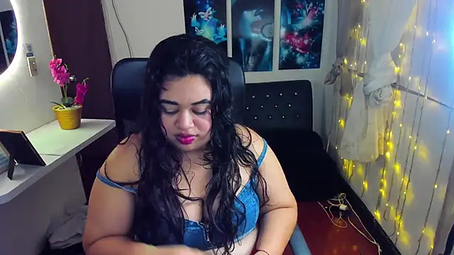 Snapshot of oliviia_cute chatting on 11/05/25, 04:34 oliviia cute online show from 11/05/25, 04:34