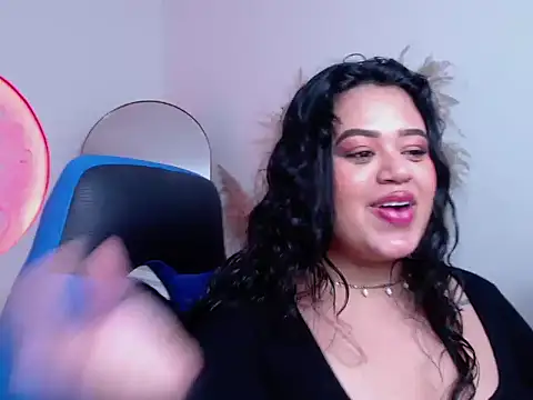 Snapshot of oliviia_cute chatting on 11/08/25, 11:14 oliviia cute online show from 11/08/25, 11:14