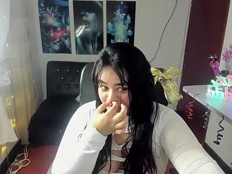 Snapshot of oliviia_cute chatting on 11/14/25, 05:50 oliviia cute online show from 11/14/25, 05:50