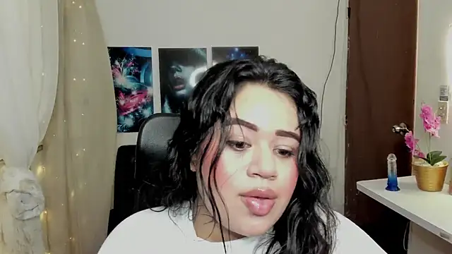 Snapshot of oliviia_cute chatting on 11/21/25, 05:28 oliviia cute online show from 11/21/25, 05:28